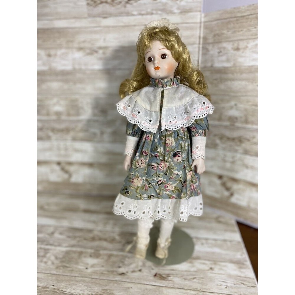Vtg Collector Porcelain Anne Doll 16” With Stand Blonde Curls